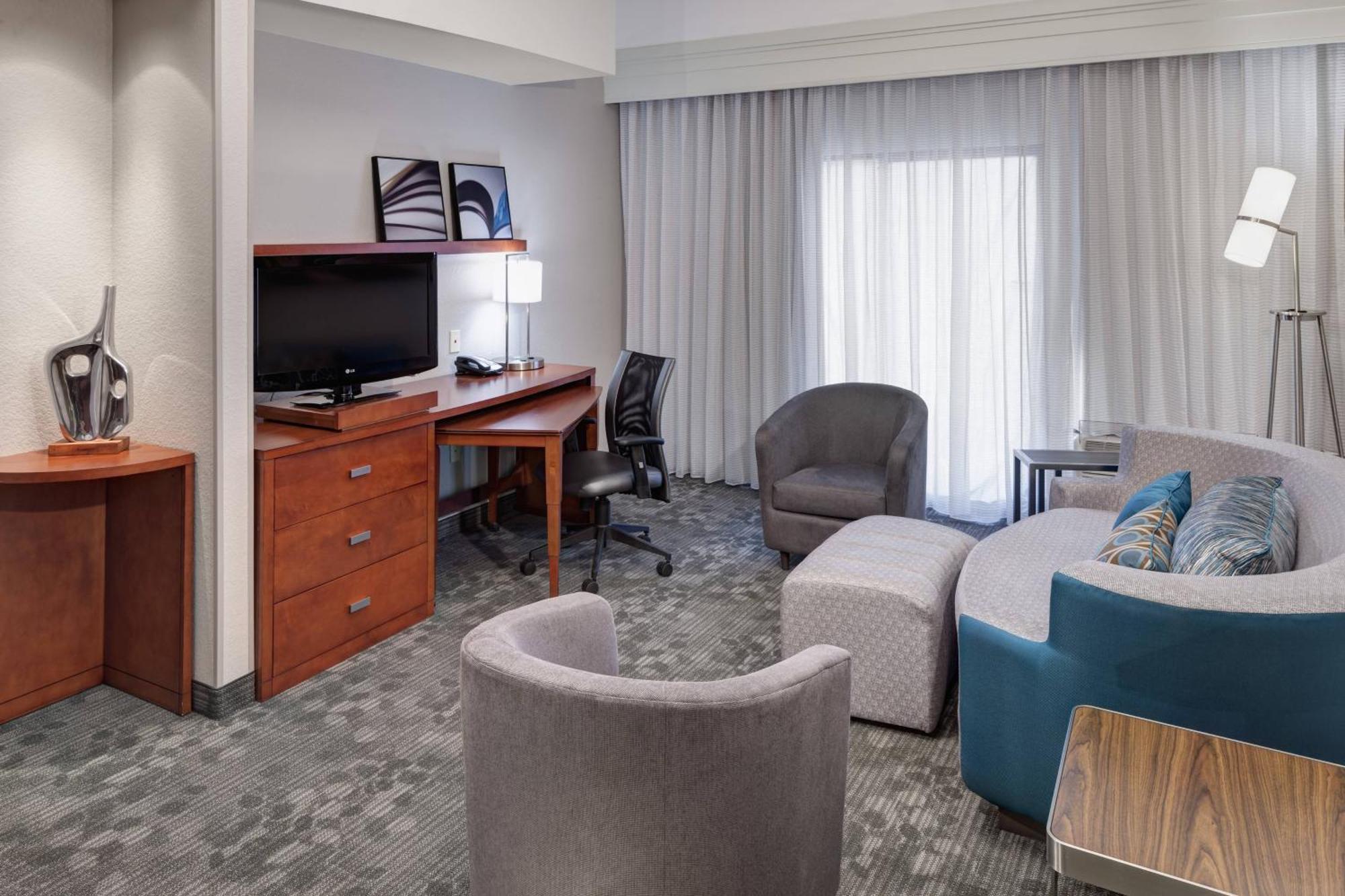 คอร์ตยาร์ด เบอร์มิงแฮม ทรัสวิลล์ Hotel ภายนอก รูปภาพ