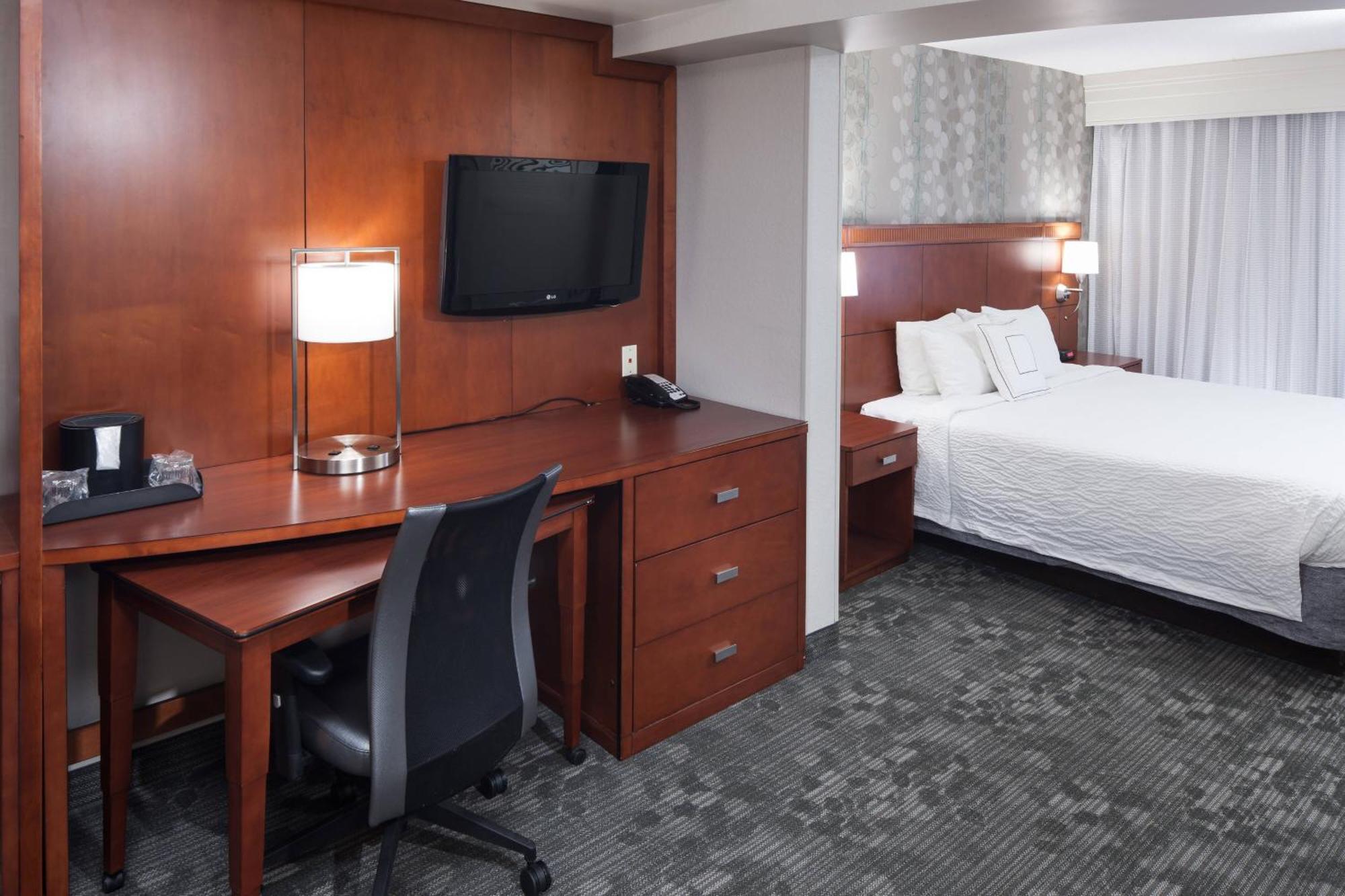 คอร์ตยาร์ด เบอร์มิงแฮม ทรัสวิลล์ Hotel ภายนอก รูปภาพ