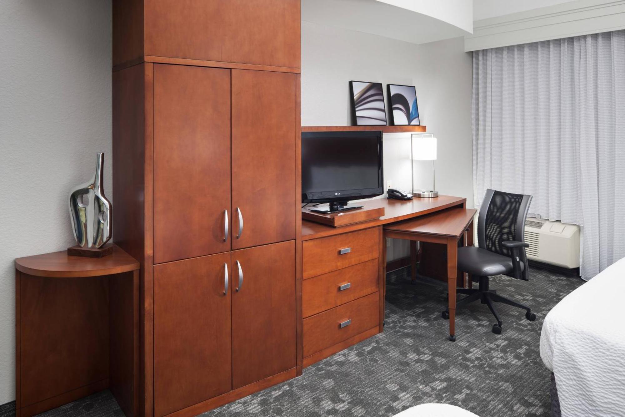 คอร์ตยาร์ด เบอร์มิงแฮม ทรัสวิลล์ Hotel ภายนอก รูปภาพ